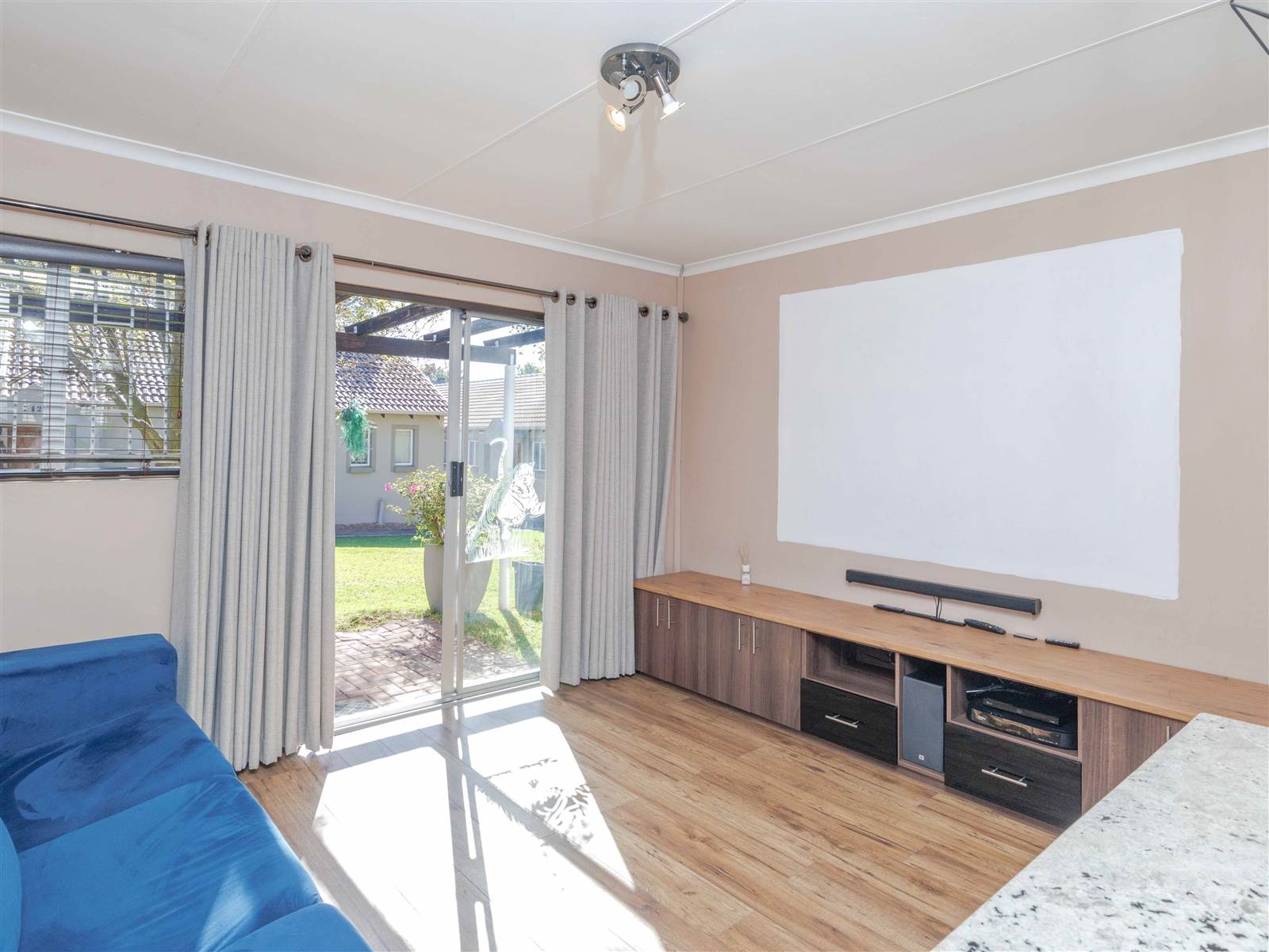 2 Bed House in Greenstone Hill photo number 6