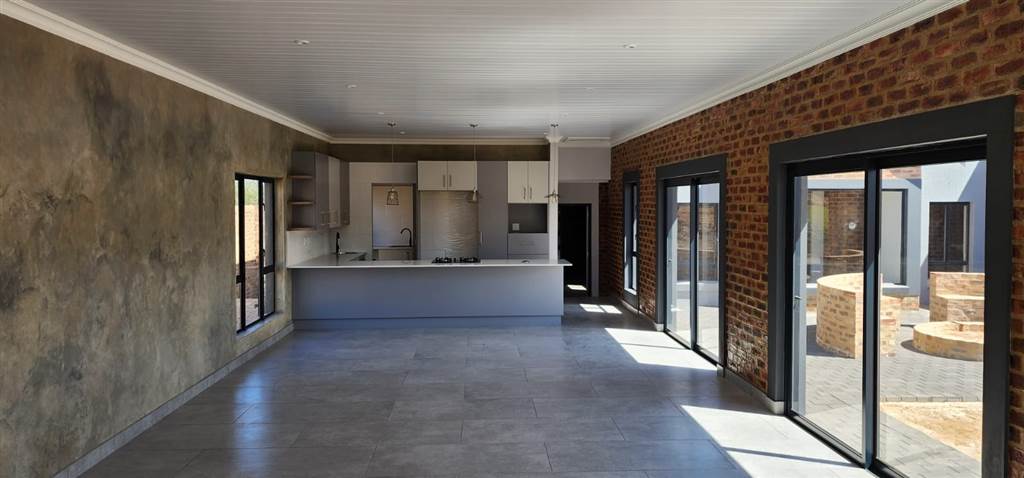 3 Bed House in Parys Golf Estate photo number 8