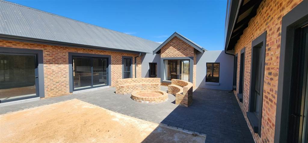 3 Bed House in Parys Golf Estate photo number 3