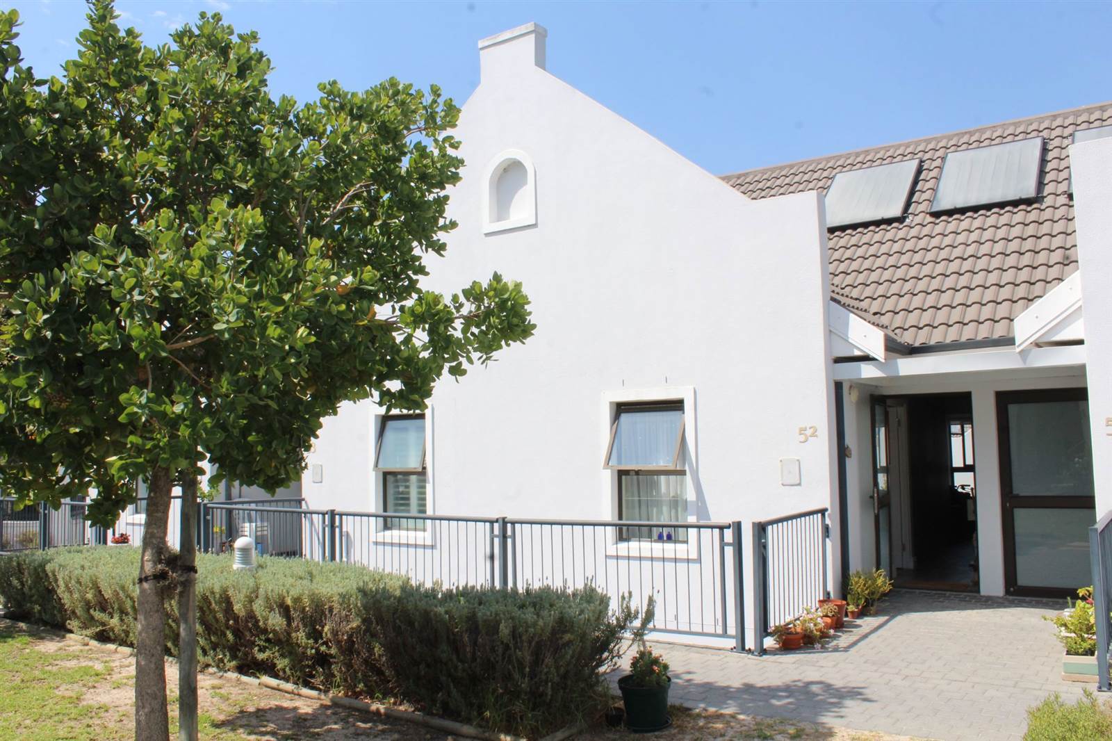 1 Bed Apartment in Zevenwacht Country Estate photo number 2