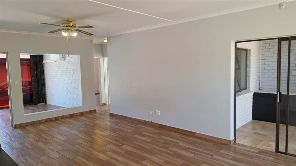 2 Bed Townhouse in Hartenbos photo number 6