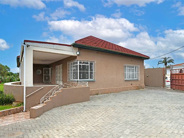 4 Bedroom House 4 Bedroom House
