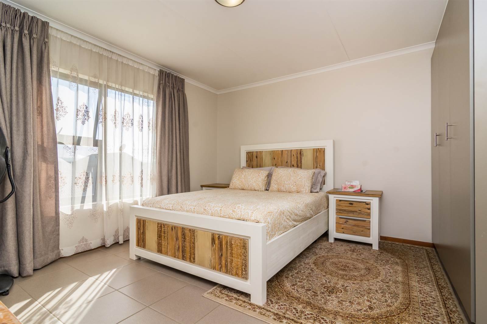 3 Bed House in Woodmead photo number 2