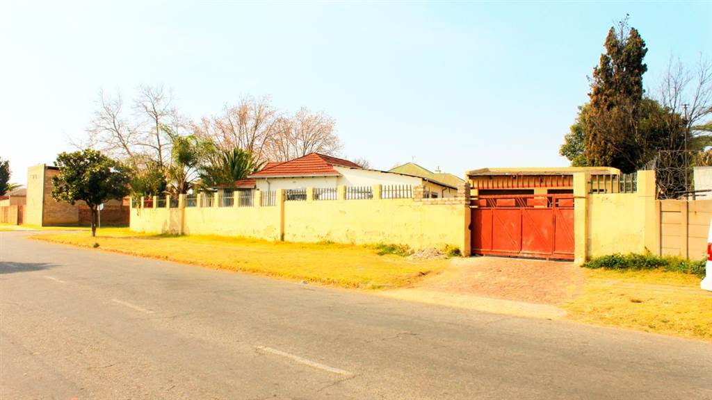 4 Bed House in Boksburg Central photo number 3