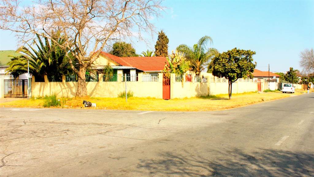 4 Bed House in Boksburg Central photo number 1