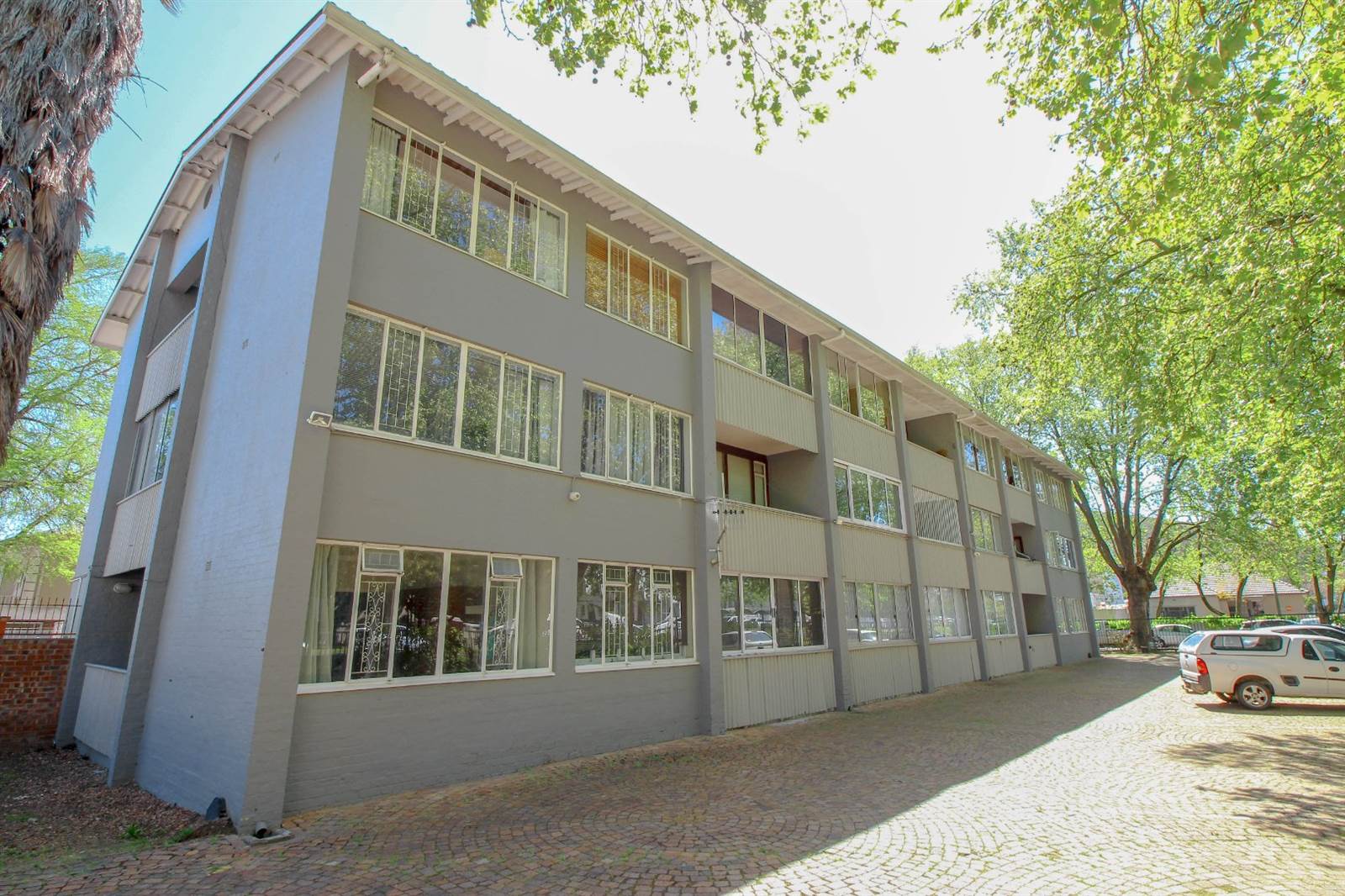 2 Bed Apartment in Stellenbosch Central photo number 3