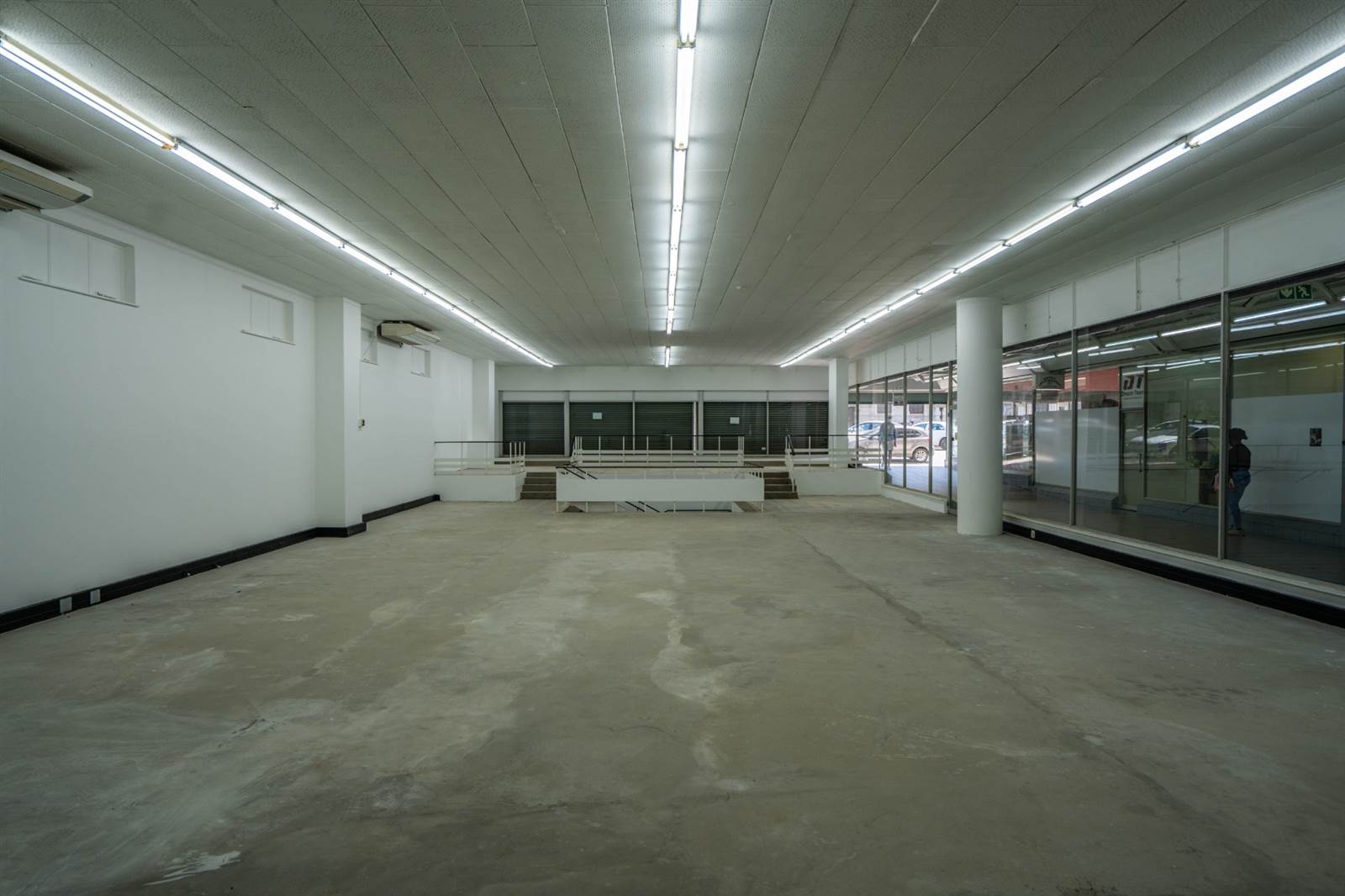 900  m² Retail Space in East London Central photo number 7