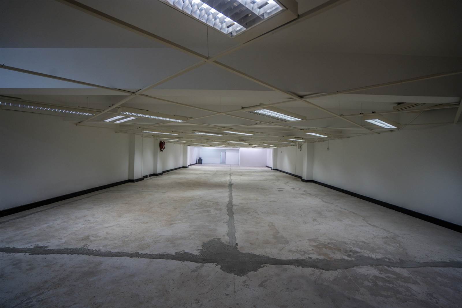 900  m² Retail Space in East London Central photo number 14