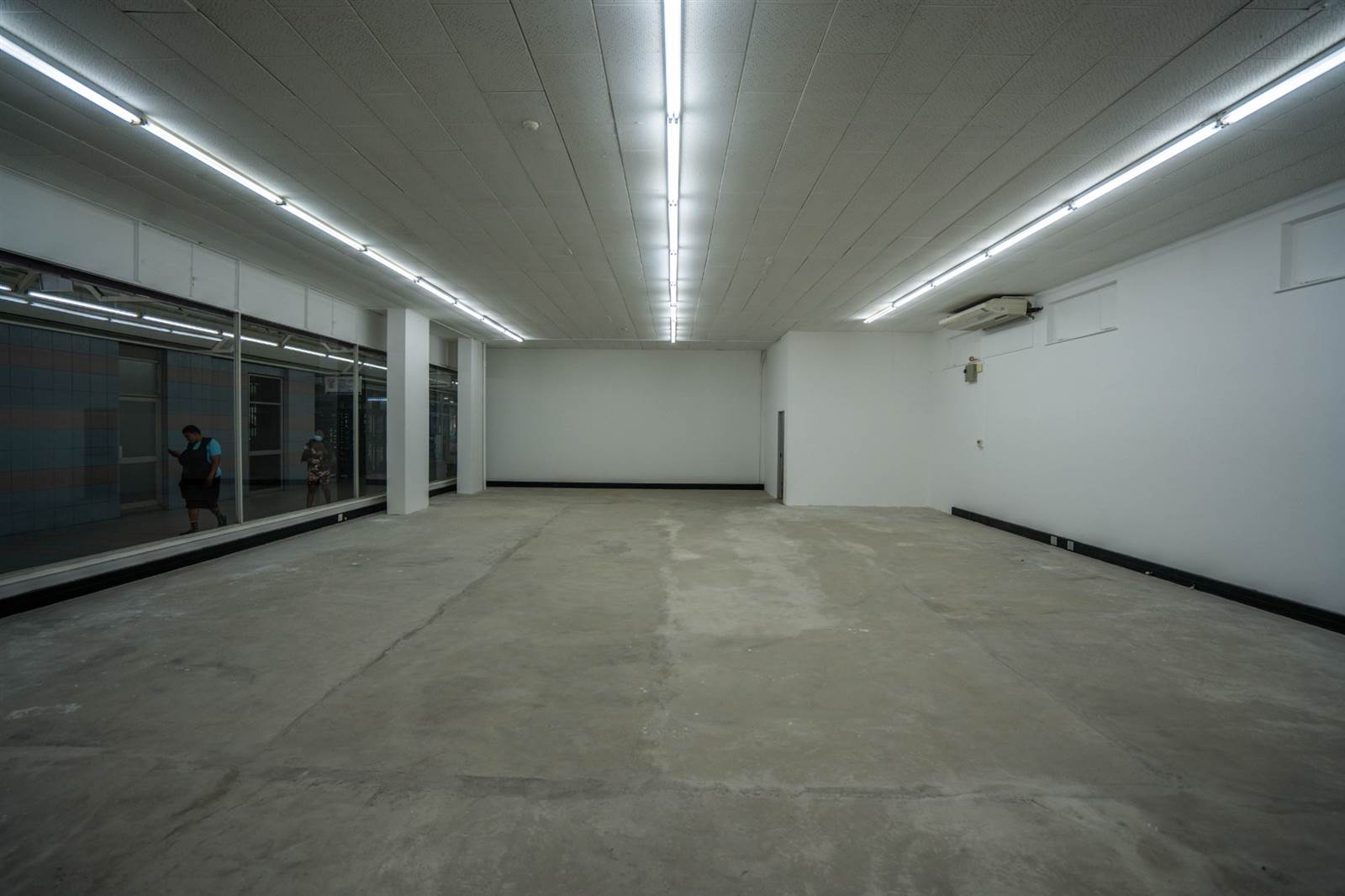 900  m² Retail Space in East London Central photo number 4