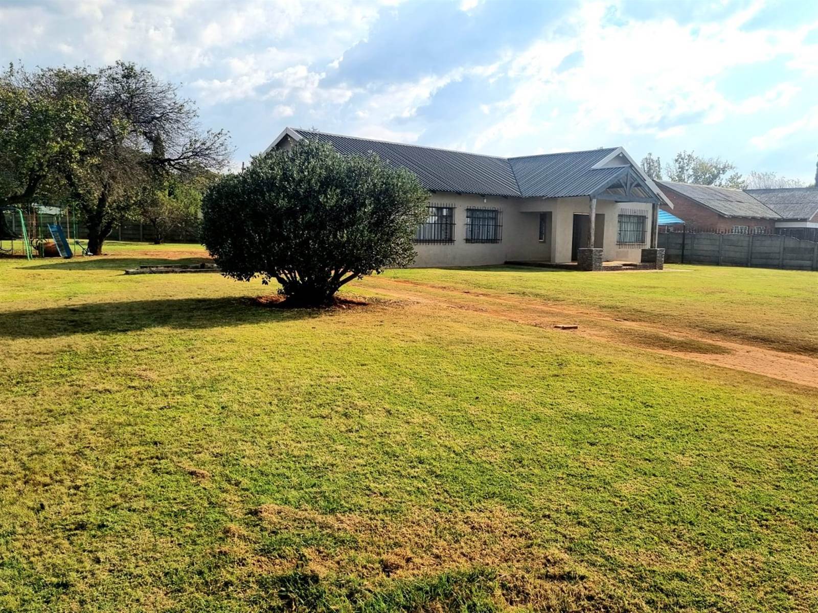 3 Bed House in Daggafontein photo number 20