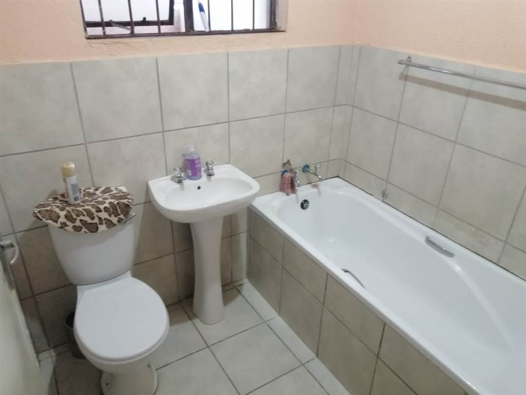 2 Bed House in Rethabile Gardens photo number 9