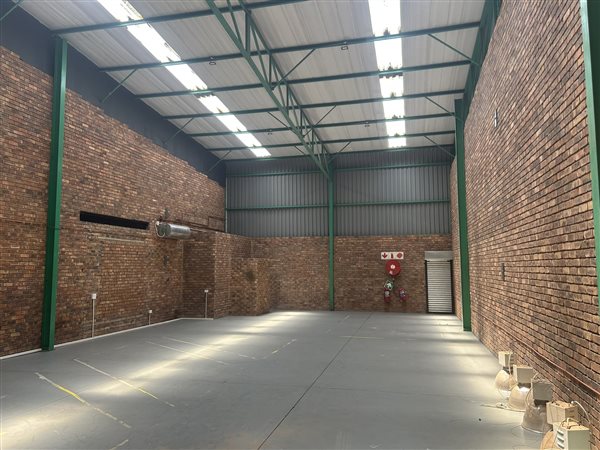 280  m² Industrial space