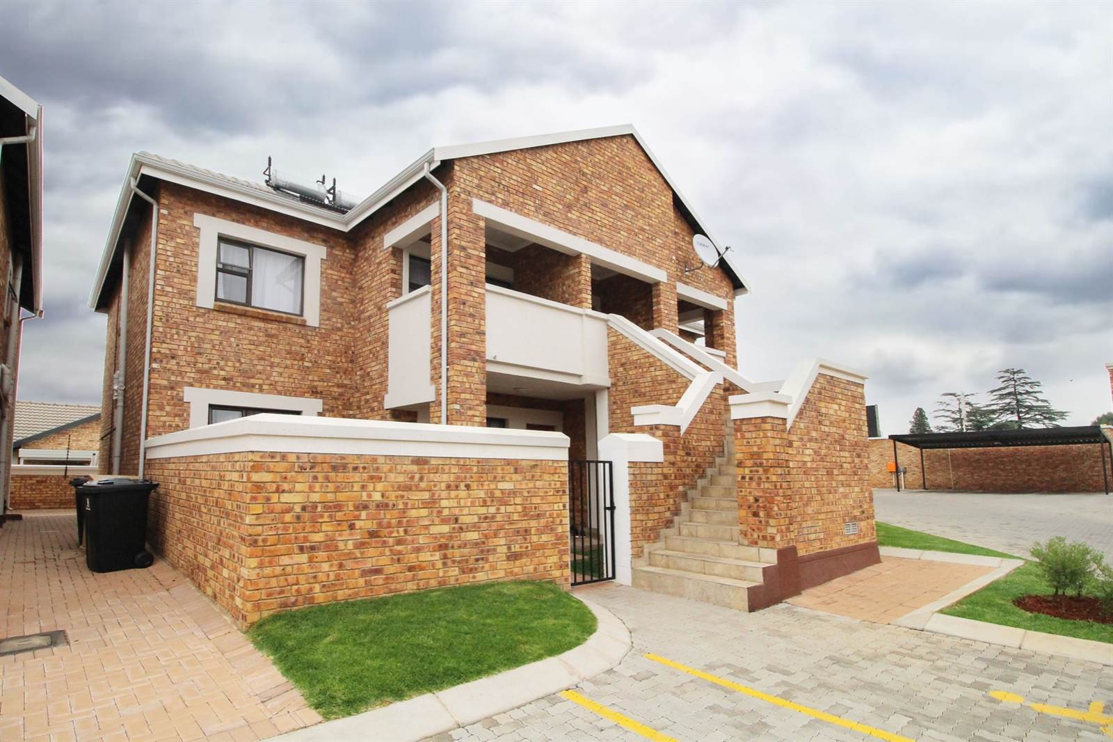 2 Bed Apartment in Beyers Park photo number 1