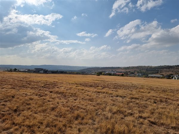 9347 m² Land available in Mooikloof Glen