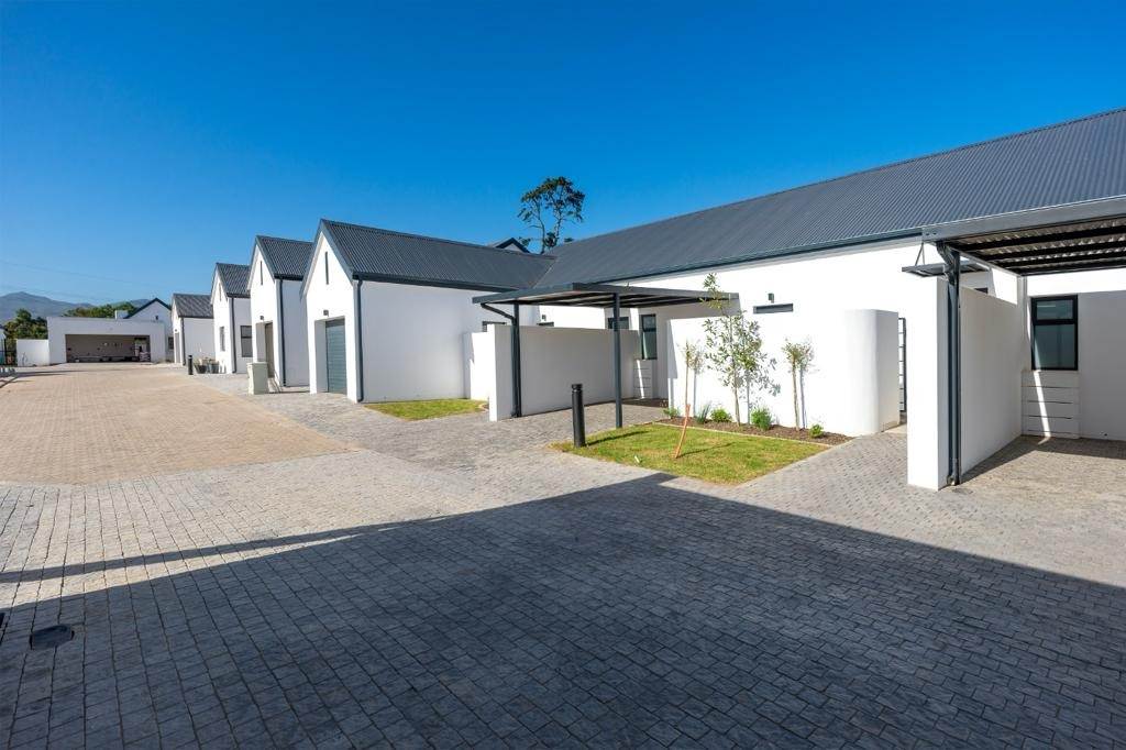 1 Bed Townhouse in Kraaibosch photo number 26