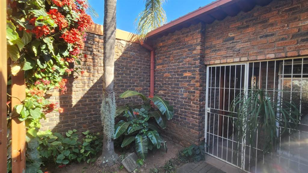 4 Bedroom Townhouse 4 Bedroom Townhouse