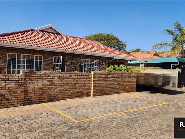 3 Bedroom Townhouse 3 Bedroom Townhouse