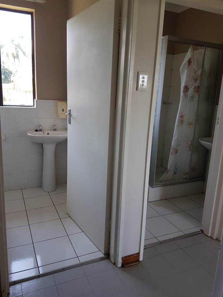 3 Bed Flat in Eshowe photo number 6