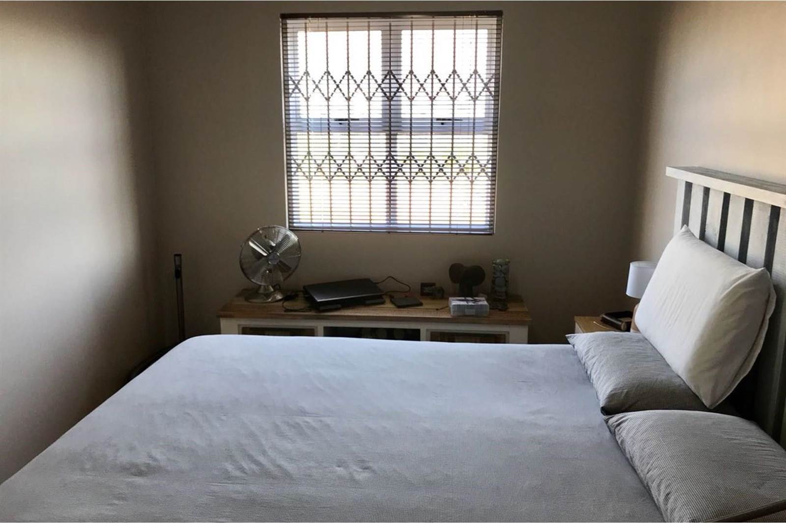 1 Bed Apartment in Muizenberg photo number 8