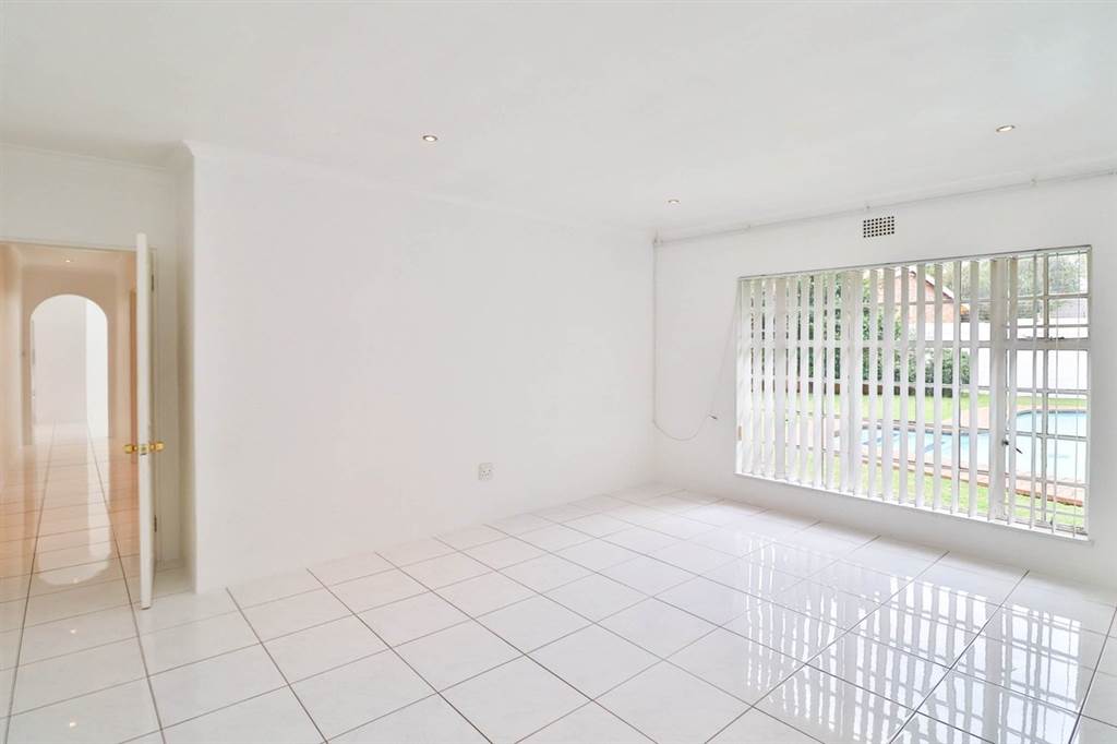 3 Bed House in Alphen Park photo number 15