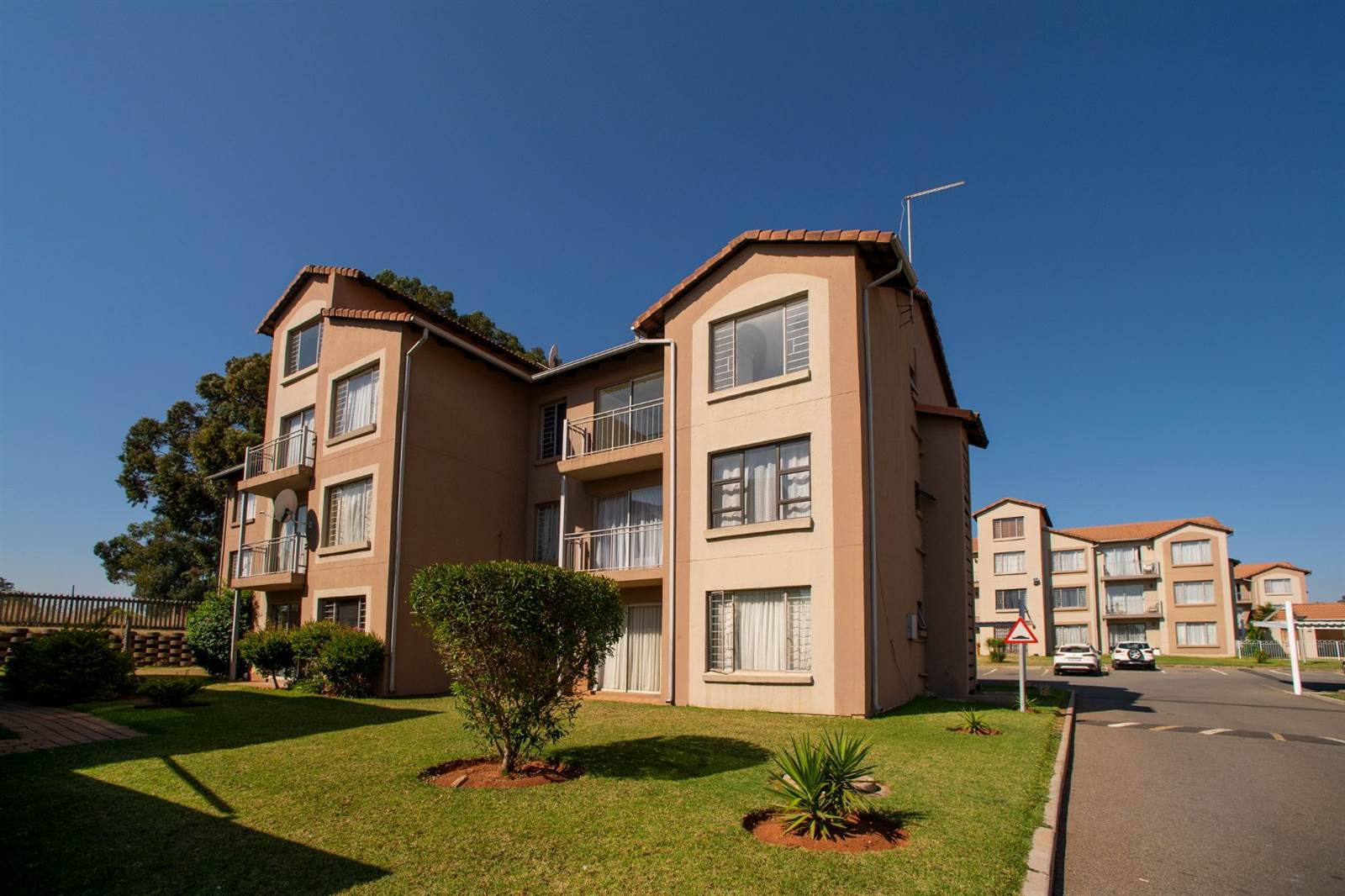 2 Bed Apartment in Benoni Central photo number 1