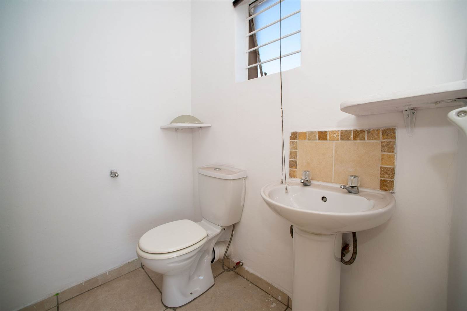 2 Bed Apartment in Benoni Central photo number 13