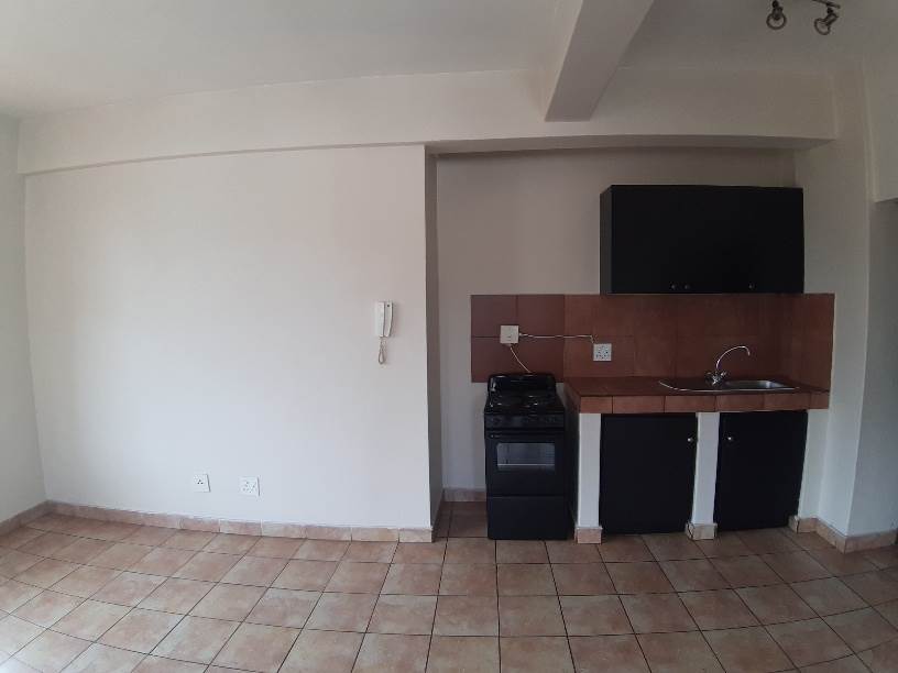 Studio Apartment in Johannesburg Central photo number 6