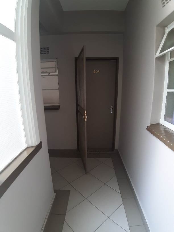 Studio Apartment in Johannesburg Central photo number 9