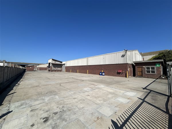 4 300  m² Industrial space