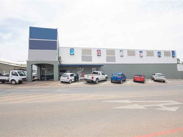 4 800  m² Commercial space