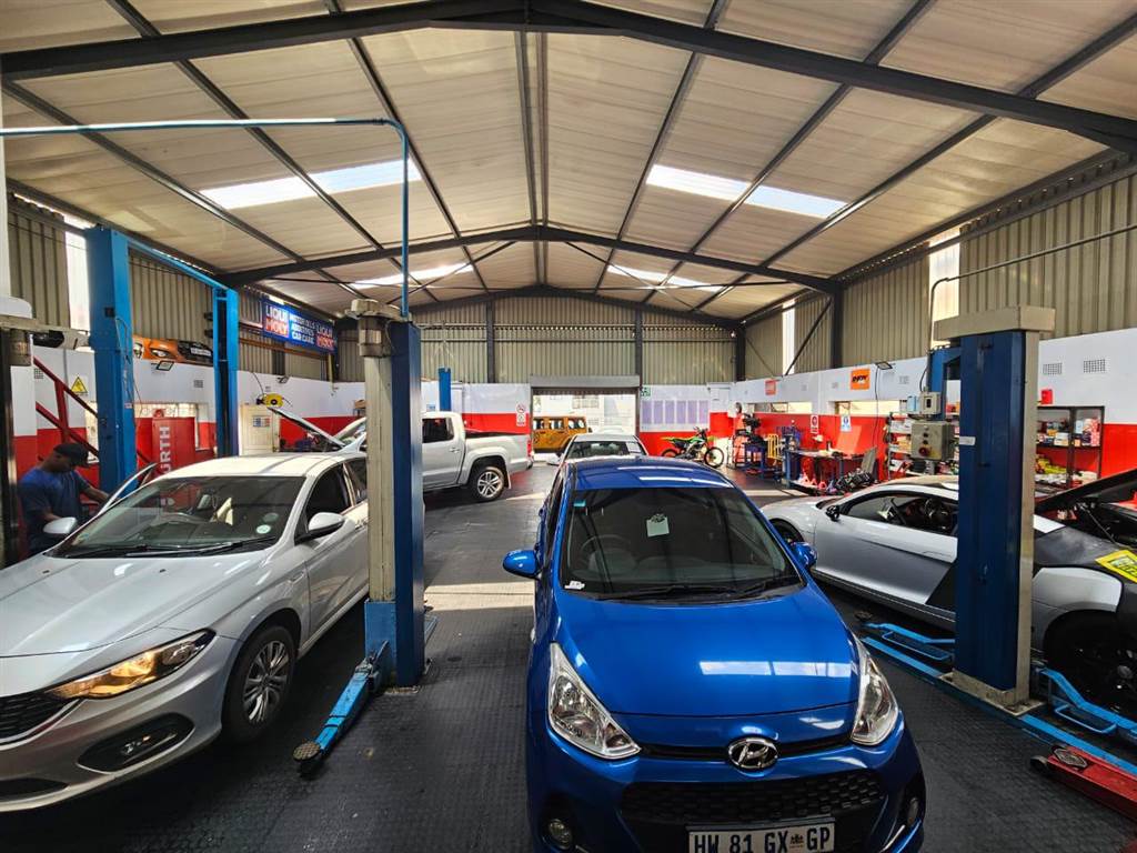 975  m² Industrial space in New Redruth photo number 14