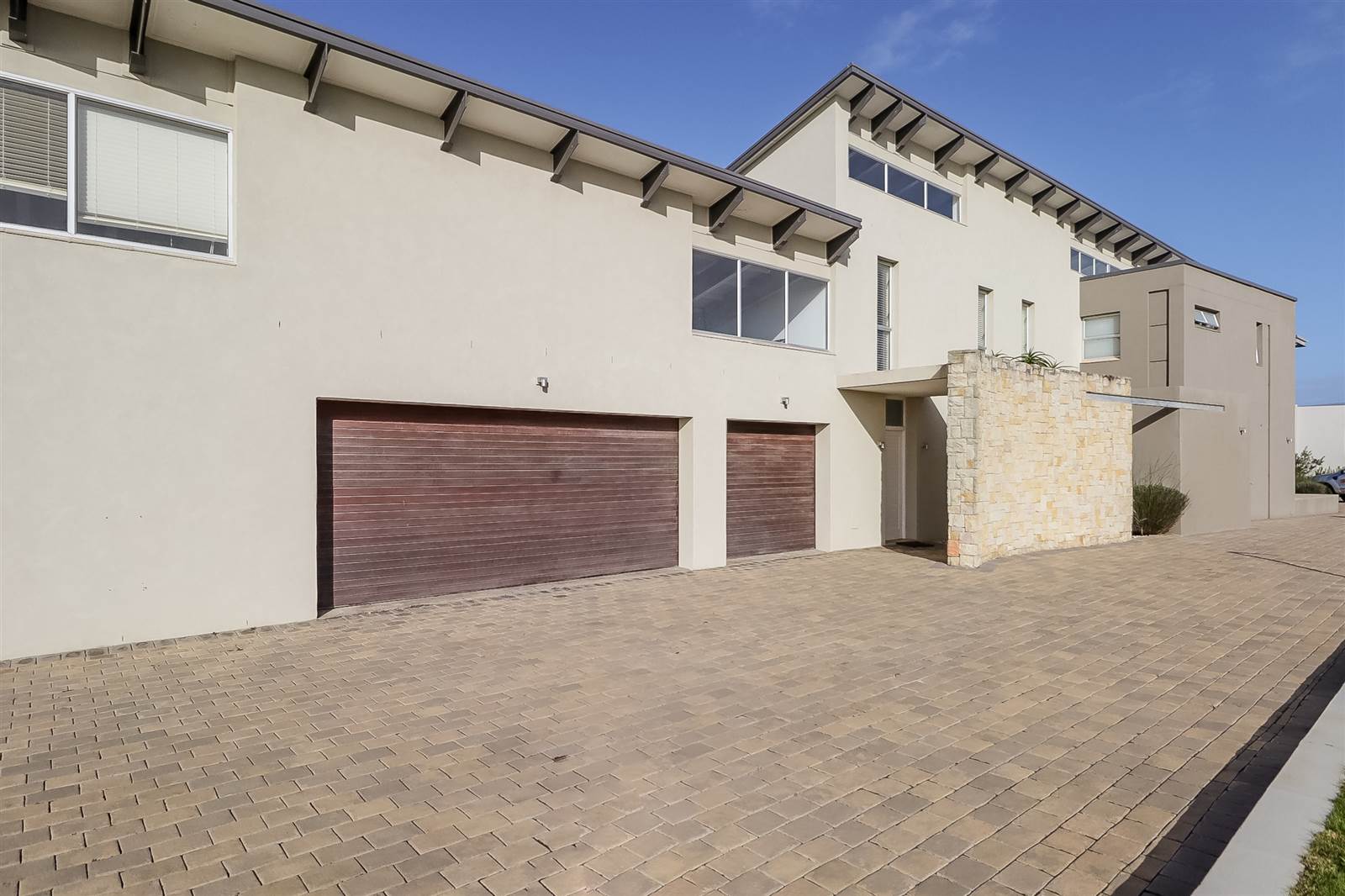 6 Bed House in Oubaai and surrounds photo number 2