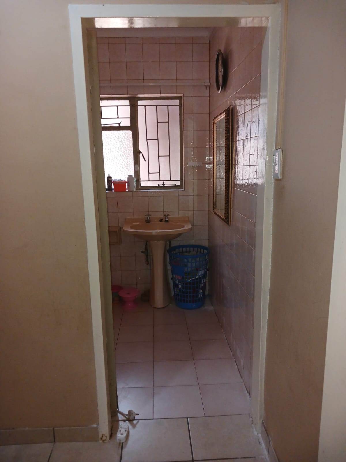 2 Bed Flat in Polokwane Central photo number 13