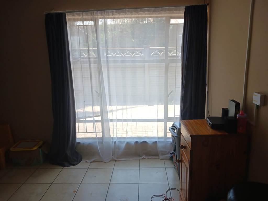 2 Bed Flat in Polokwane Central photo number 11