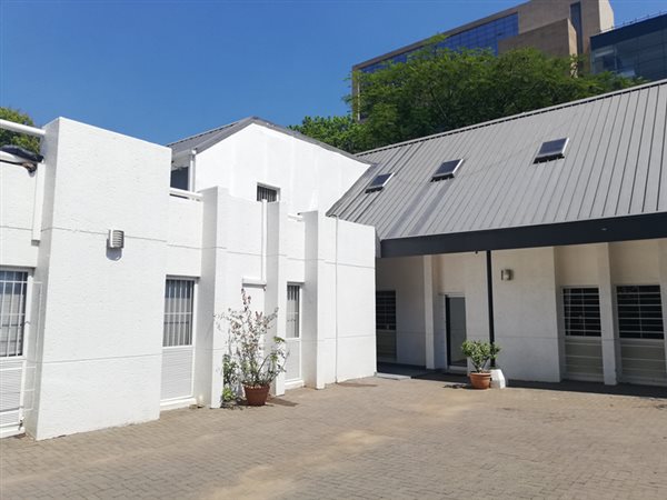 650  m² Commercial space