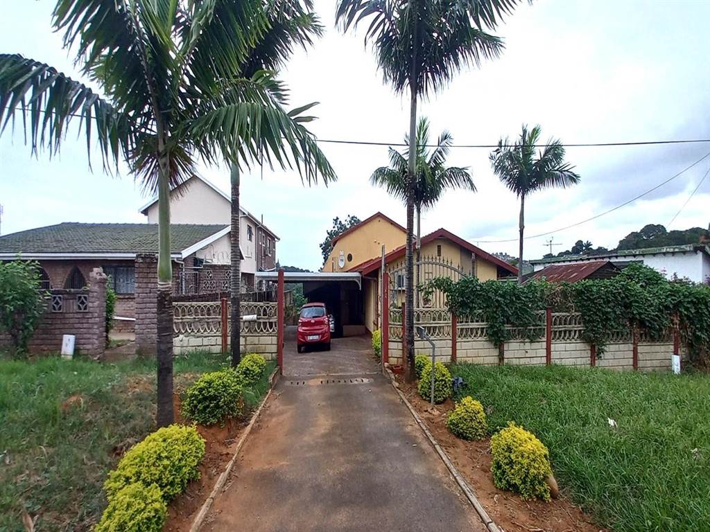 12 Bed House in Isipingo Hills photo number 6