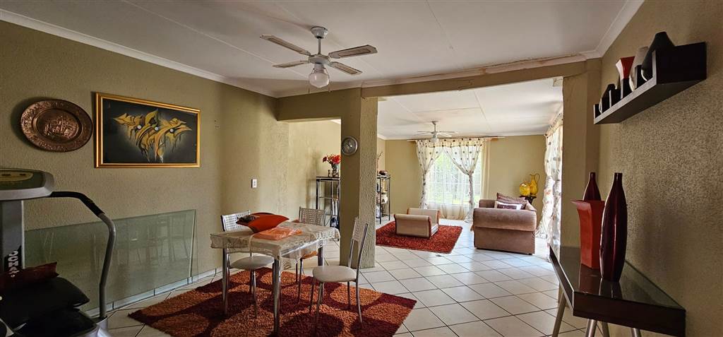 2 Bed Townhouse in Duncanville photo number 4