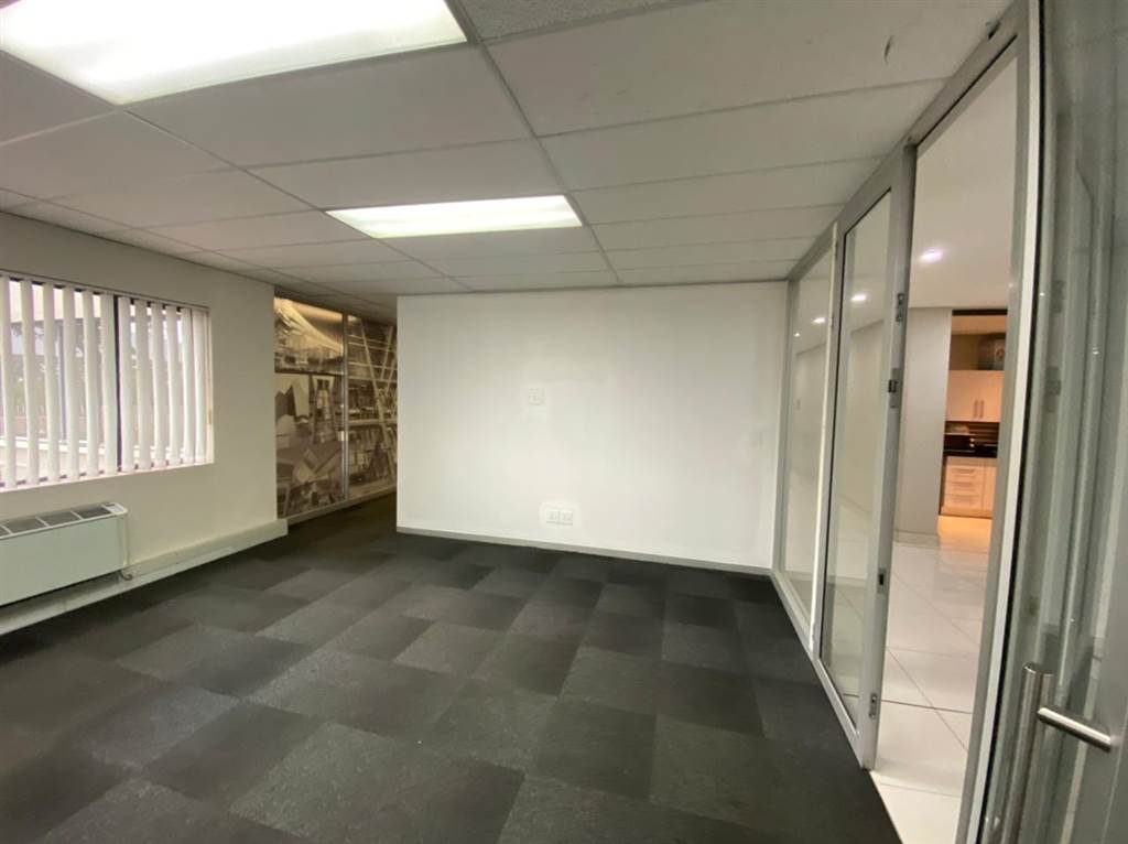 121  m² Commercial space in Illovo photo number 9