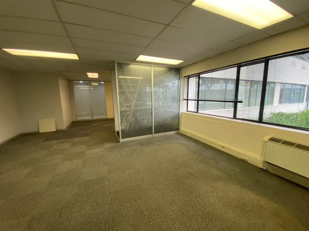 121  m² Commercial space in Illovo photo number 13