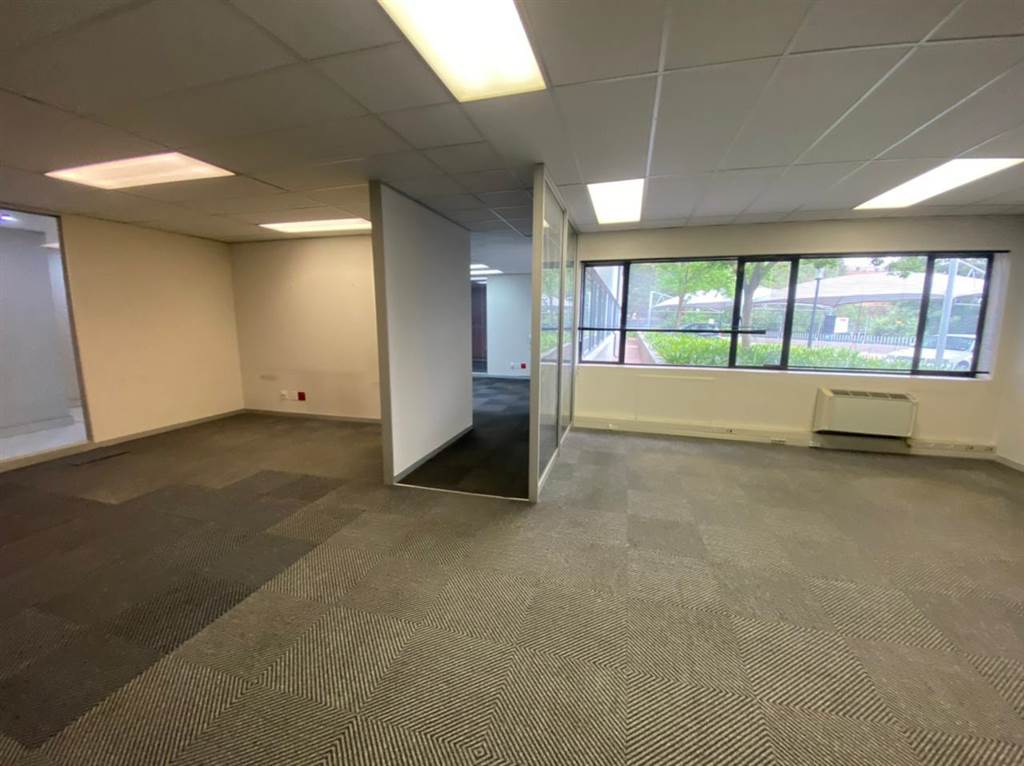 121  m² Commercial space in Illovo photo number 11