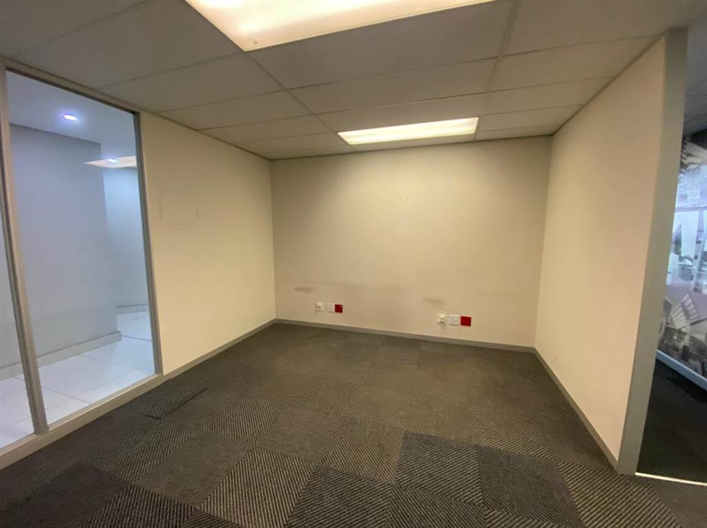 121  m² Commercial space in Illovo photo number 14