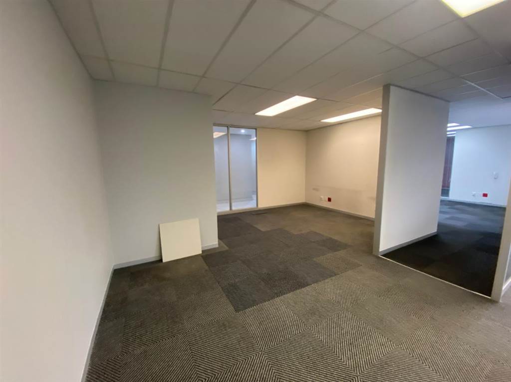 121  m² Commercial space in Illovo photo number 10