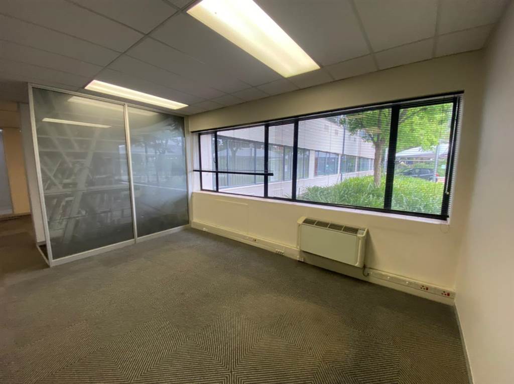 121  m² Commercial space in Illovo photo number 12