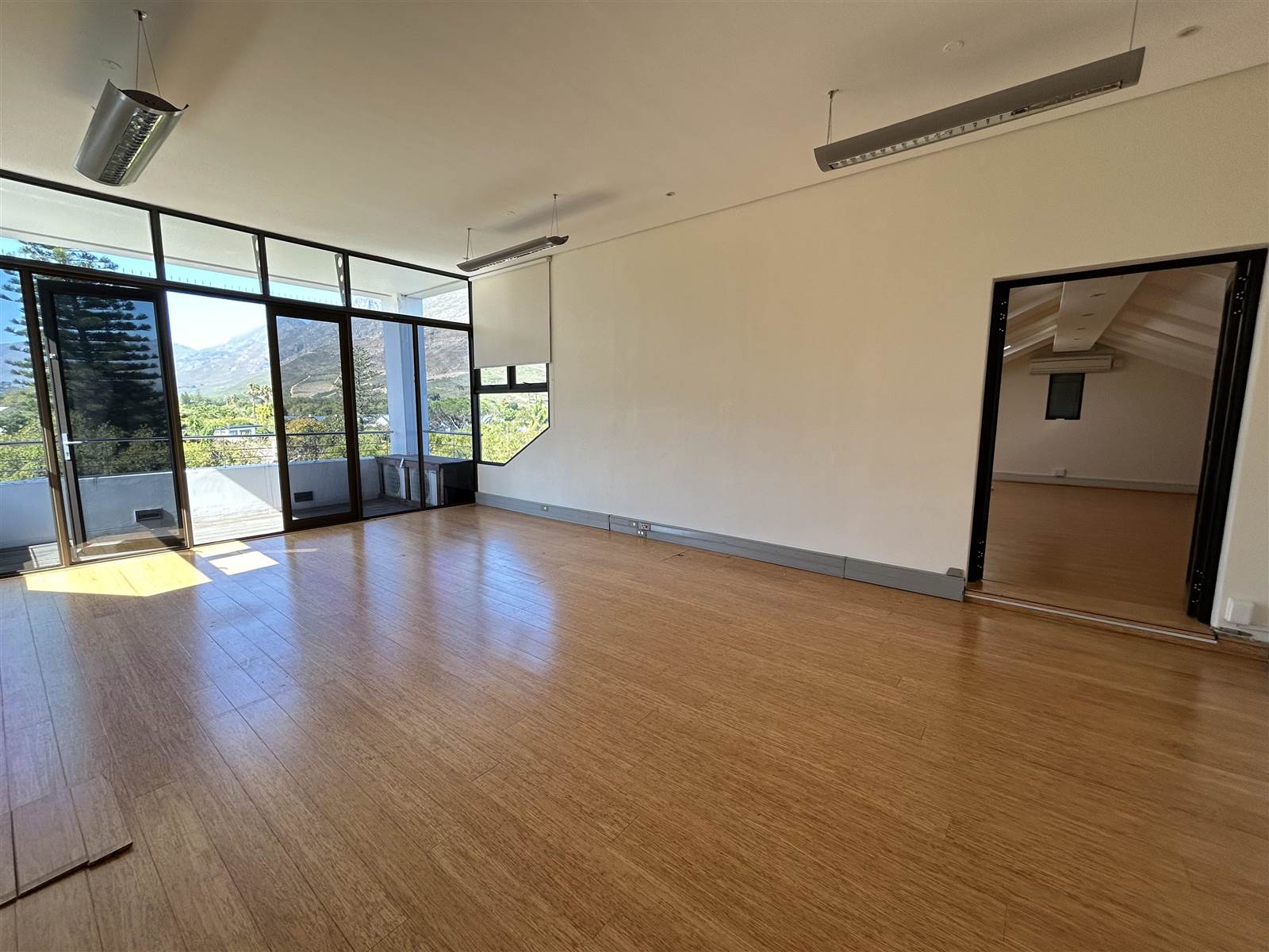 98  m² Commercial space in Mostertsdrift photo number 4