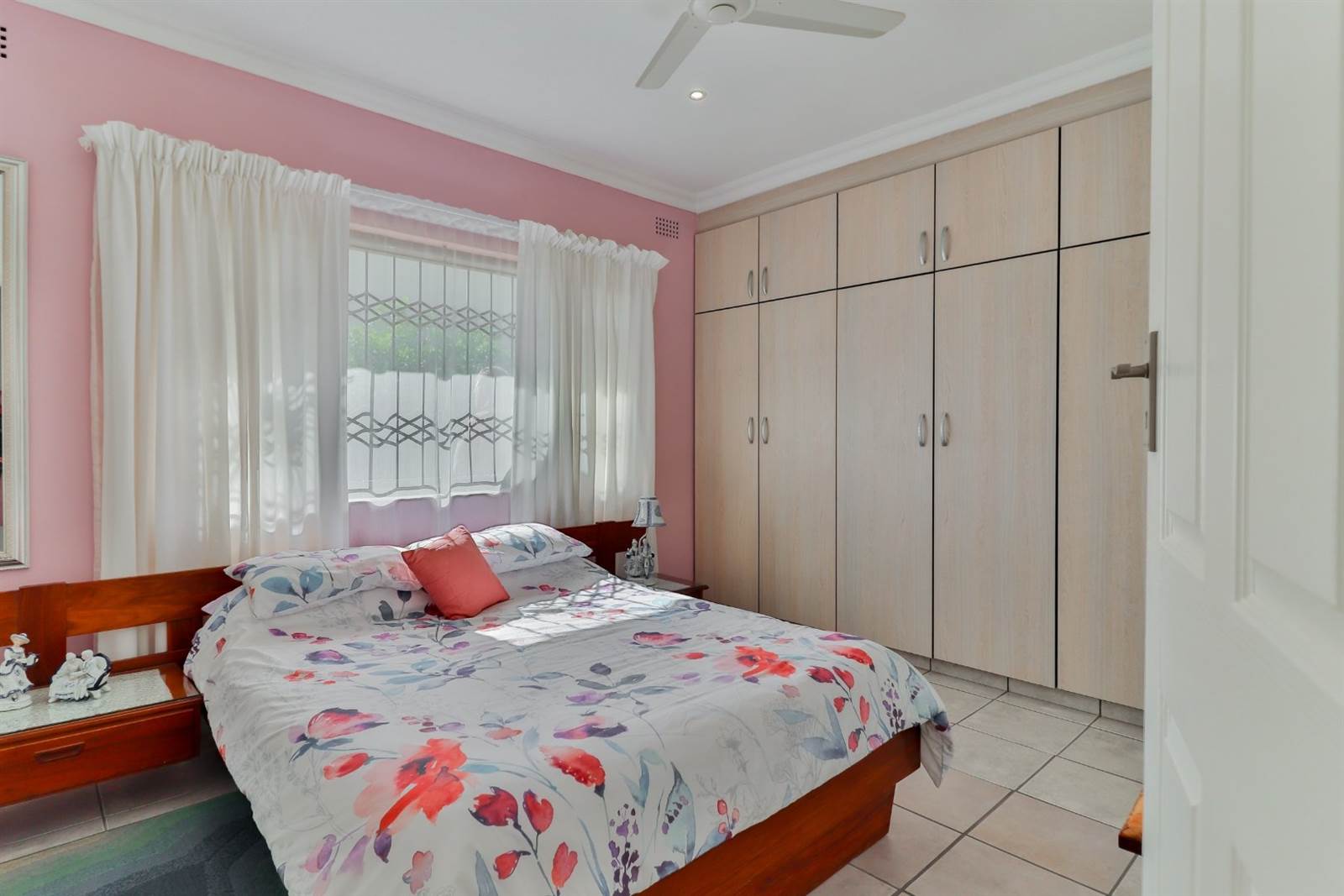 4 Bed House in Illovo Beach photo number 9