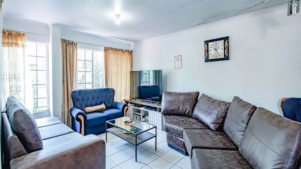 3 Bed Townhouse in Pretoria West photo number 1