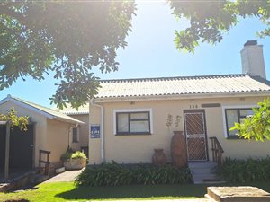 Garden Cottage in Sandbaai