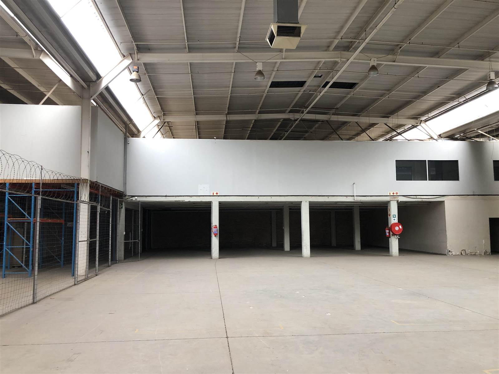 5672  m² Industrial space in Waterfall Estate photo number 16