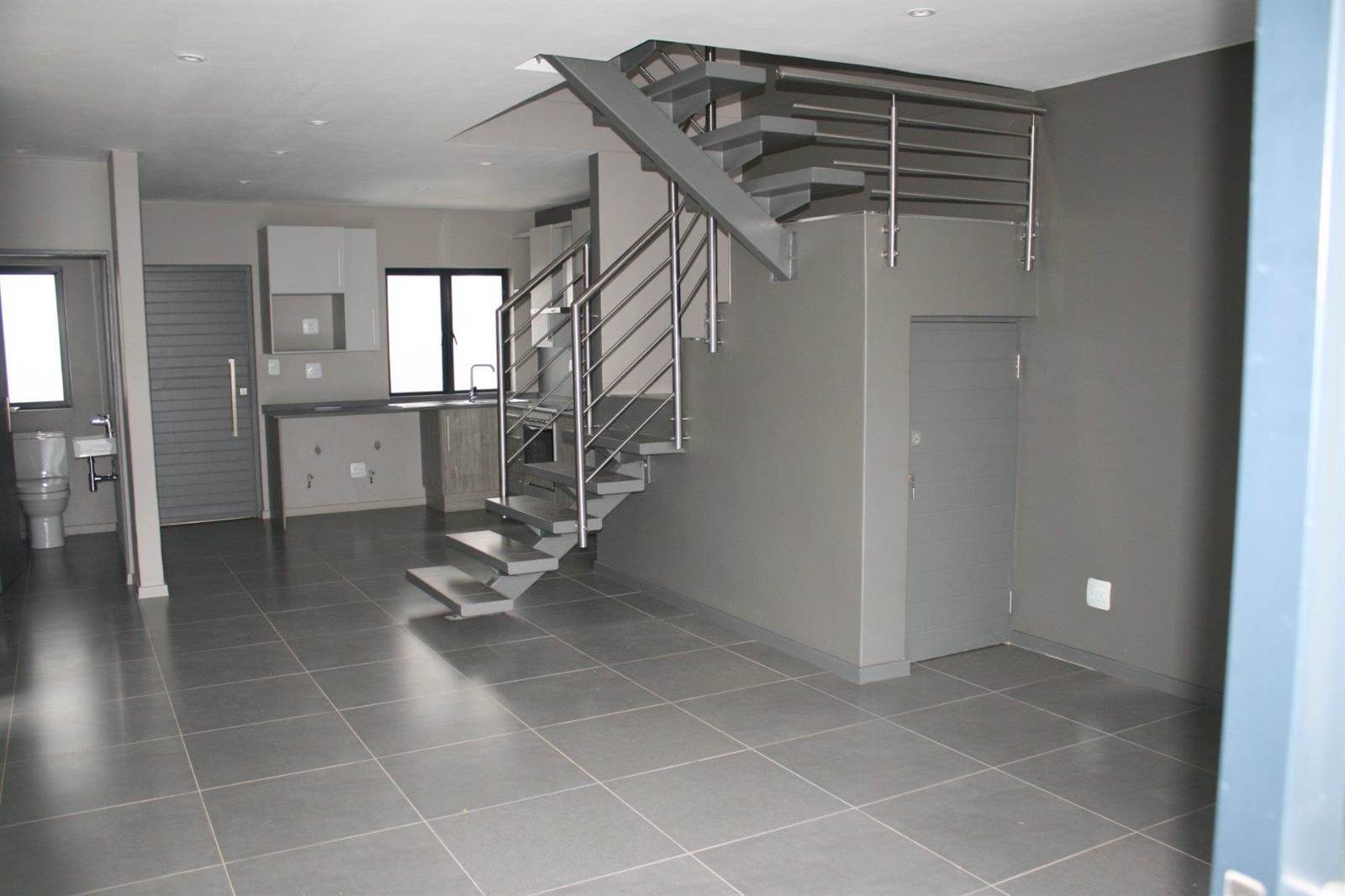2 Bed Townhouse in Edenburg photo number 14