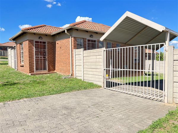 2 Bed Townhouse in Olievenhoutbos